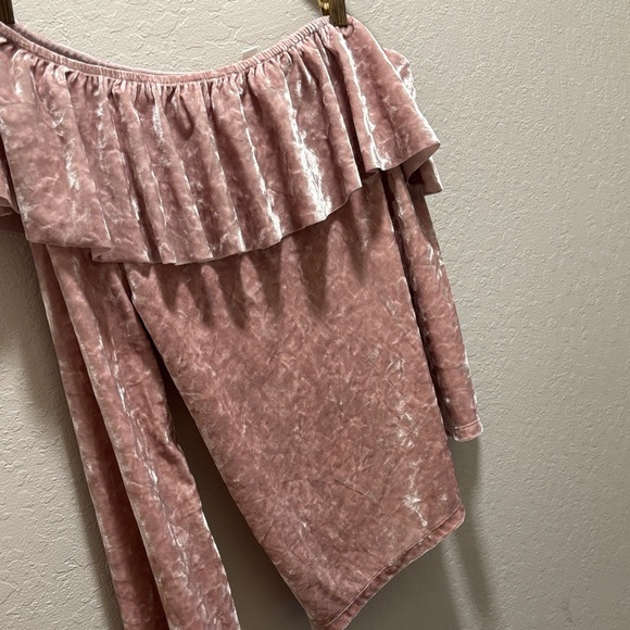 BP Pink OffBP Pink Off Shoulder Sexy Velvet Asymmetrical Top, Size M - Picture 1 of 3